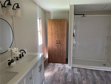 Discover easy lake-country living in this charming 3-bedroom - photo 6