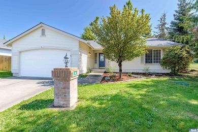 Move in ready home surrounded by a green-belt on two sides in - photo 4