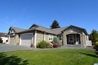 Enjoy low-maintenance living in this beautiful 2-bedroom, 2-bath - photo 1
