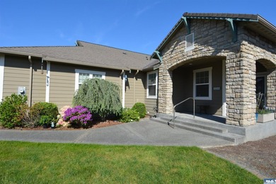 Enjoy low-maintenance living in this beautiful 2-bedroom, 2-bath - photo 2