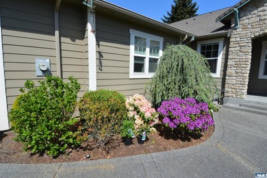 Enjoy low-maintenance living in this beautiful 2-bedroom, 2-bath - photo 3