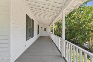 Experience the charm of a truly one-of-a-kind waterfront - photo 4