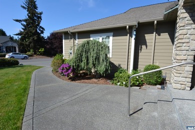 Enjoy low-maintenance living in this beautiful 2-bedroom, 2-bath - photo 4