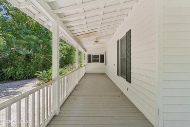 Experience the charm of a truly one-of-a-kind waterfront - photo 6