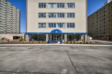 Major Price Improvement! Experience life above it all in Marine - photo 3