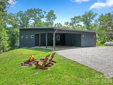 Mountain serenity meets modern comfort in this exceptional - photo 2