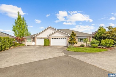 Beautiful single-level townhome in desirable Maple Ridge Estates - photo 1