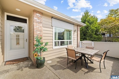 Beautiful single-level townhome in desirable Maple Ridge Estates - photo 4