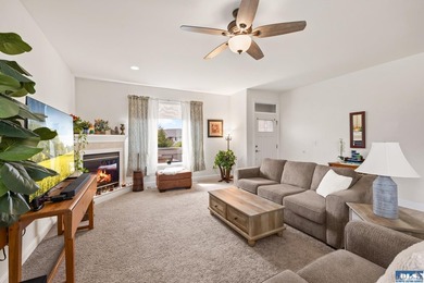 Beautiful single-level townhome in desirable Maple Ridge Estates - photo 9