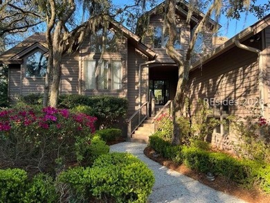 This sophisticated Marsh Island turn-key home offers a perfect - photo 1