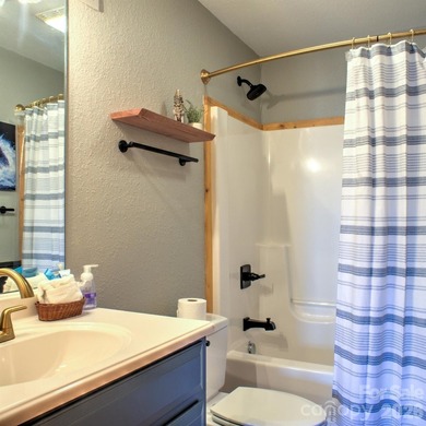Escape to the Blue Ridge Mountains in the cabin retreat you've - photo 13