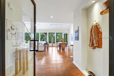 This sophisticated Marsh Island turn-key home offers a perfect - photo 3