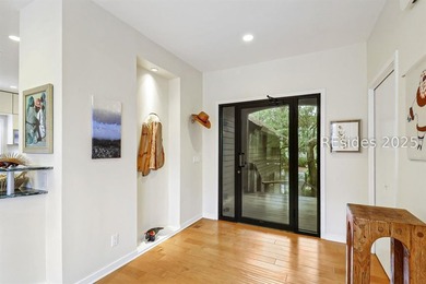 This sophisticated Marsh Island turn-key home offers a perfect - photo 4