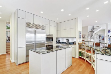 This sophisticated Marsh Island turn-key home offers a perfect - photo 6