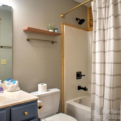 Escape to the Blue Ridge Mountains in the cabin retreat you've - photo 17