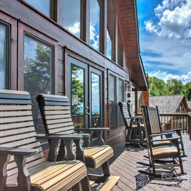 Escape to the Blue Ridge Mountains in the cabin retreat you've - photo 20