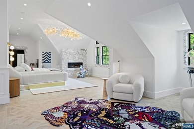 Welcome to Knightsbridge Estate. Set behind a gated entrance in - photo 22