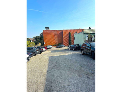 Special opportunity in the heart of Manhattan Beach. This is a - photo 4