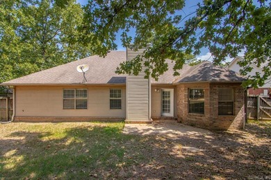 Welcome home to this beautifully designed 3-bedroom, 2-bath - photo 26