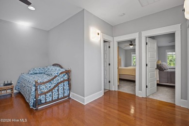 Welcome home to your fully furnished, beautifully updated three - photo 31