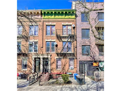 An exceptional opportunity to own a well-maintained, all-brick - photo 1