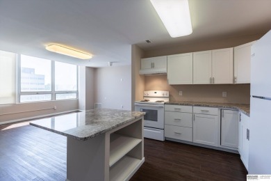 Charlie Sutton, M: , charlie.sutton,   - Enjoy the vibrant condo