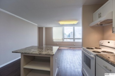 Charlie Sutton, M: , charlie.sutton,   - Enjoy the vibrant condo
