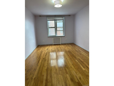 Beautiful 1-bedroom apartment in the heart of Forest Hills! This - photo 4