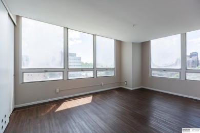 Charlie Sutton, M: , charlie.sutton,   - Enjoy the vibrant condo
