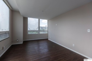 Charlie Sutton, M: , charlie.sutton,   - Enjoy the vibrant condo