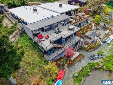 Rare opportunity to own a proven income-producing duplex on - photo 2
