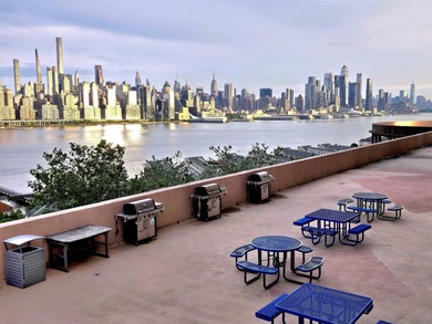 Breathtaking Hudson River and NYC skyline Views! Discover this