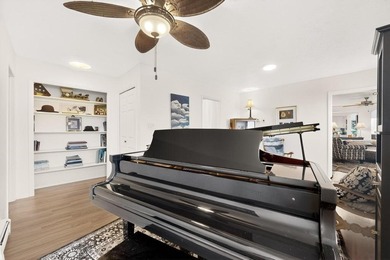 Welcome to a peaceful oasis with incredible views! This updated - photo 3