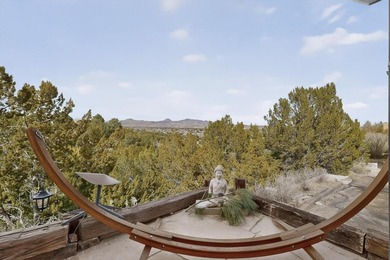 Welcome to a peaceful oasis with incredible views! This updated - photo 4