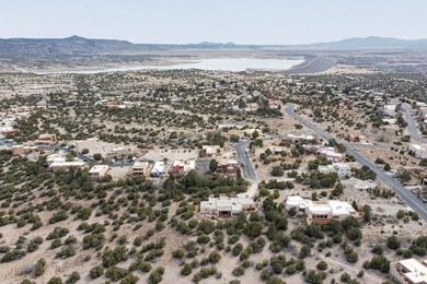 Welcome to a peaceful oasis with incredible views! This updated - photo 6