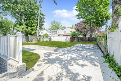 An exceptional extra large new construction 6/6 two-family semi - photo 9
