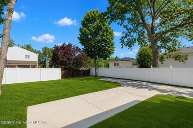 An exceptional extra large new construction 6/6 two-family semi - photo 10