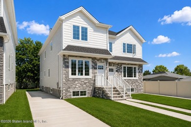 An exceptional new construction semi-detached single-family home - photo 3