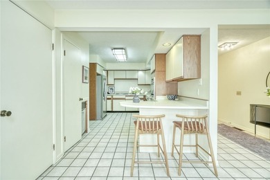 Welcome to 14 Gailhaven Court! Located on a quiet cul-de-sac in - photo 8