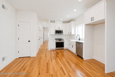 An exceptional new construction semi-detached single-family home - photo 8