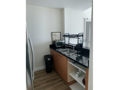Boutique building in the desirable Edgewater neighborhood with - photo 3