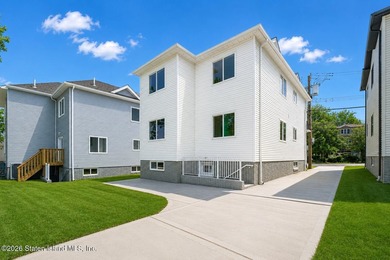 An exceptional new construction 6/6 two-family home offering 2 - photo 3
