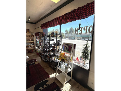Established turnkey retail business opportunity in the heart of - photo 4