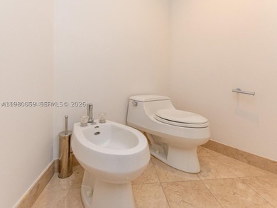 Beautiful apartment located at exclusive Brickell Key Island - photo 20