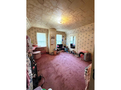 3+ bedroom house on 0.5+/- acres over 2 lots with frontage on - photo 26
