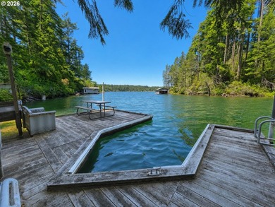 Experience the best of Woahink Lake living in this beautifully - photo 3