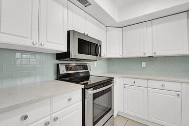 LOCATION, LOCATION, LOCATION! Located in the heart of Palm Beach - photo 1