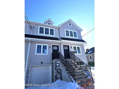 Newly built 3 bedrooms, 3 bathrooms house with lots of day - photo 1