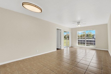 LOCATION, LOCATION, LOCATION! Located in the heart of Palm Beach - photo 6
