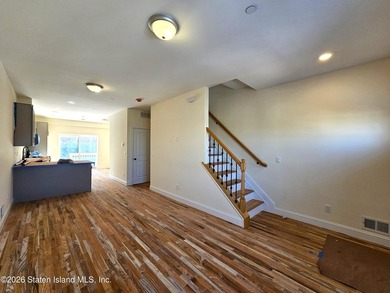 Newly built 3 bedrooms, 3 bathrooms house with lots of day - photo 8